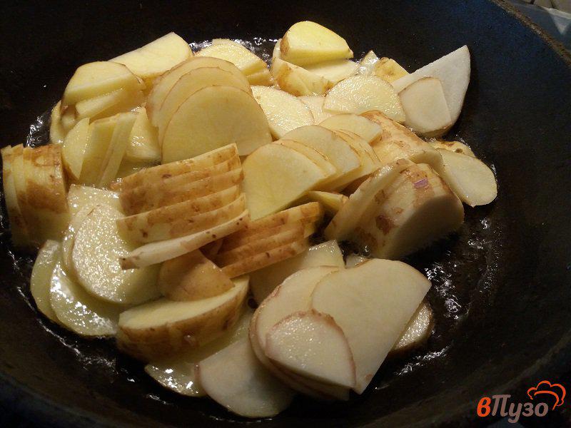 Фото приготовление рецепта: Молодой жаренный картофель шаг №3