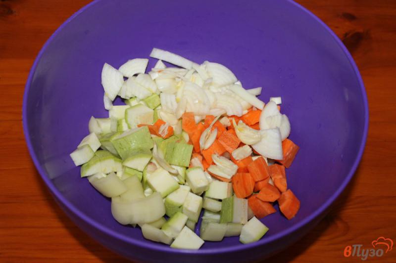 Фото приготовление рецепта: Рагу из цветной капусты кабачка и куриного филе шаг №3