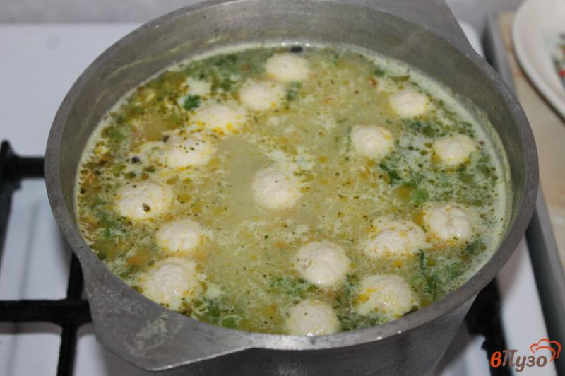Фото приготовление рецепта: Суп с фрикадельками и сливками шаг №5