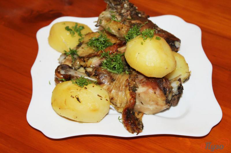 Фото приготовление рецепта: Запеченная курица с молодым картофелем в духовке шаг №6