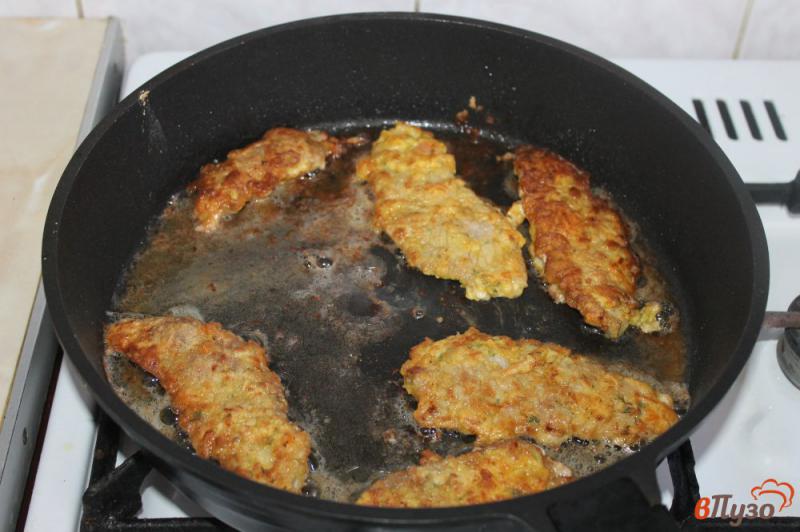 Фото приготовление рецепта: Отбивные из свиного мяса в яично - сырном кляре шаг №6