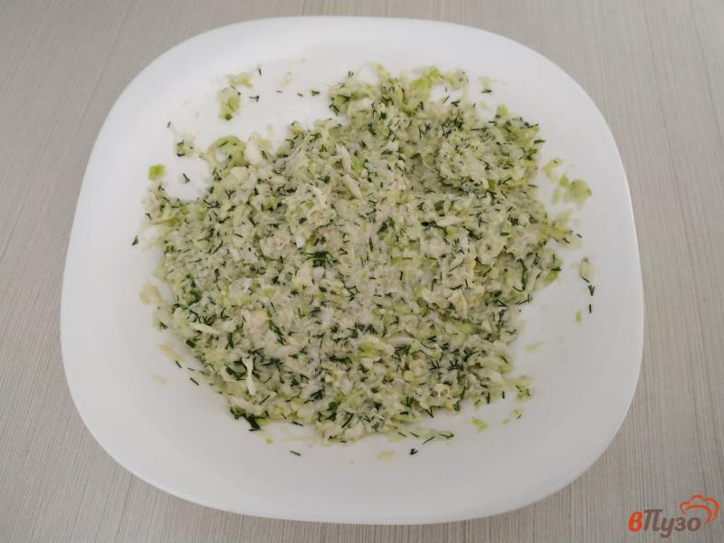Фото приготовление рецепта: Постные капустные оладьи шаг №6