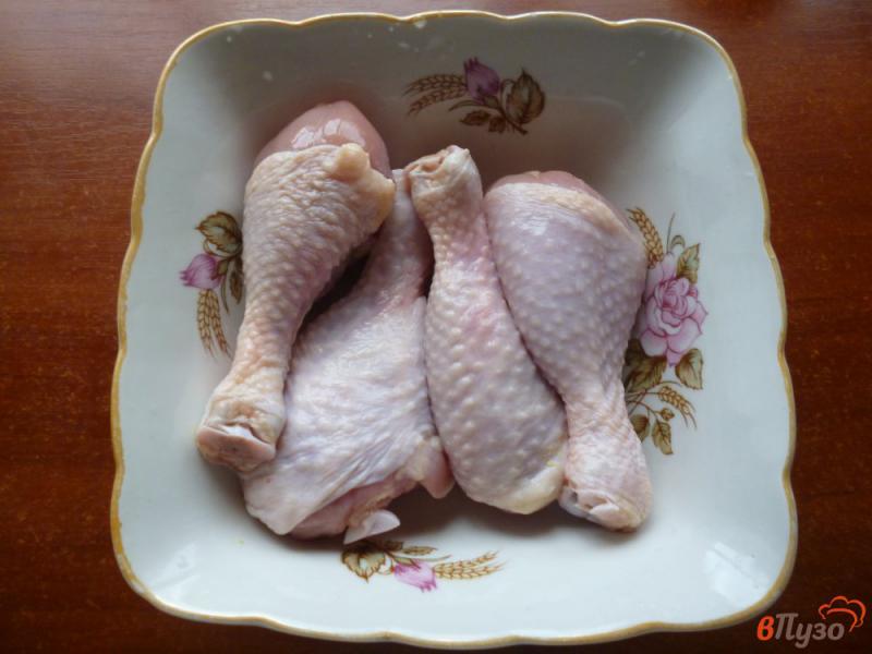 Фото приготовление рецепта: Куриные голени с молодым картофелем в духовке шаг №1