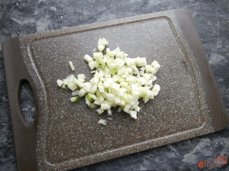 Фото приготовление рецепта: Салат из курицы с яблоком и свежим огурцом шаг №3