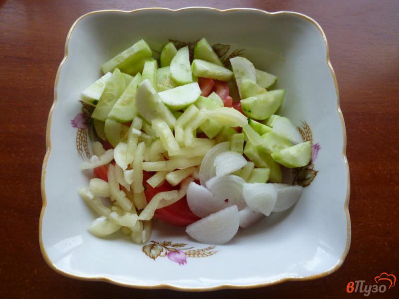 Фото приготовление рецепта: Овощной салат с жареным куриным филе шаг №5