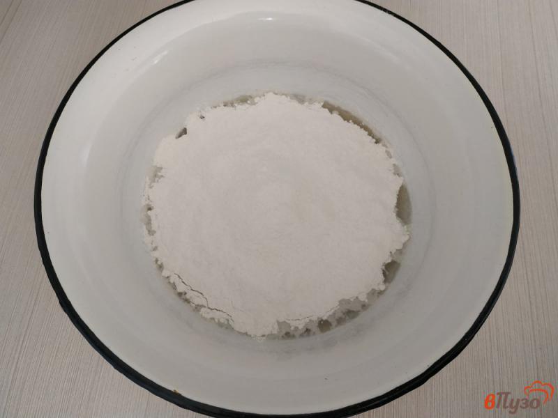 Фото приготовление рецепта: Чебуреки с соленым творогом шаг №3