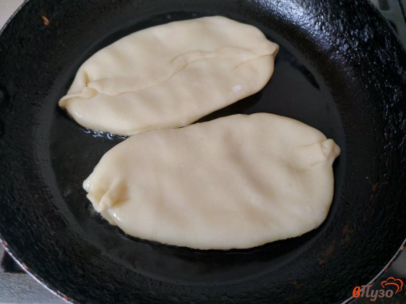 Фото приготовление рецепта: Пирожки с картошкой на тонком бездрожжевом тесте шаг №8