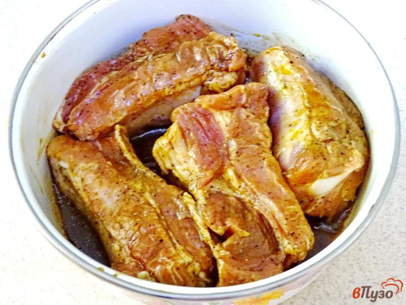 Фото приготовление рецепта: Свиные рёбра запеченные в пакете в духовке шаг №5