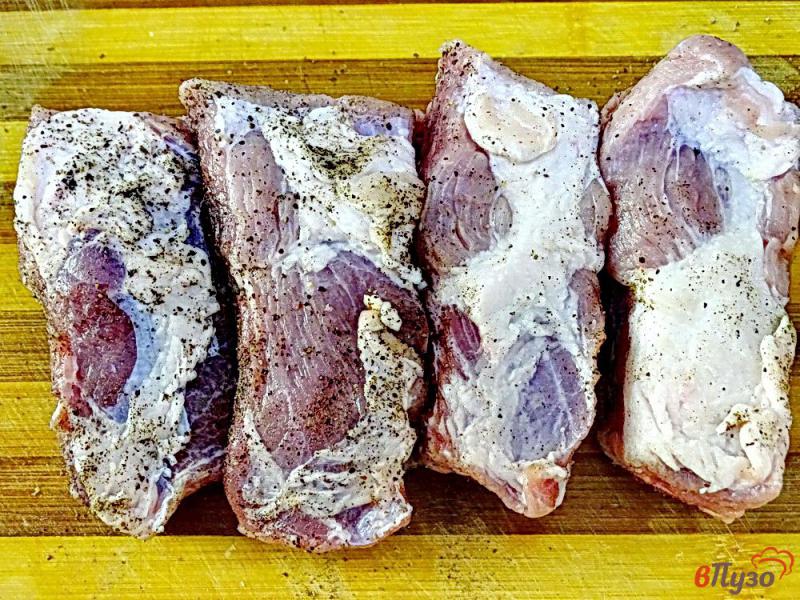Фото приготовление рецепта: Свиные рёбра запеченные в пакете в духовке шаг №4