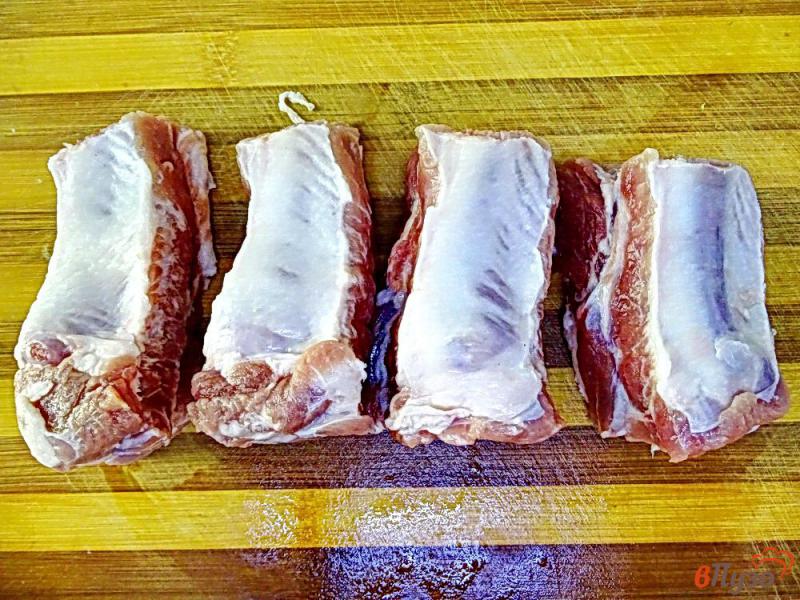 Фото приготовление рецепта: Свиные рёбра запеченные в пакете в духовке шаг №3