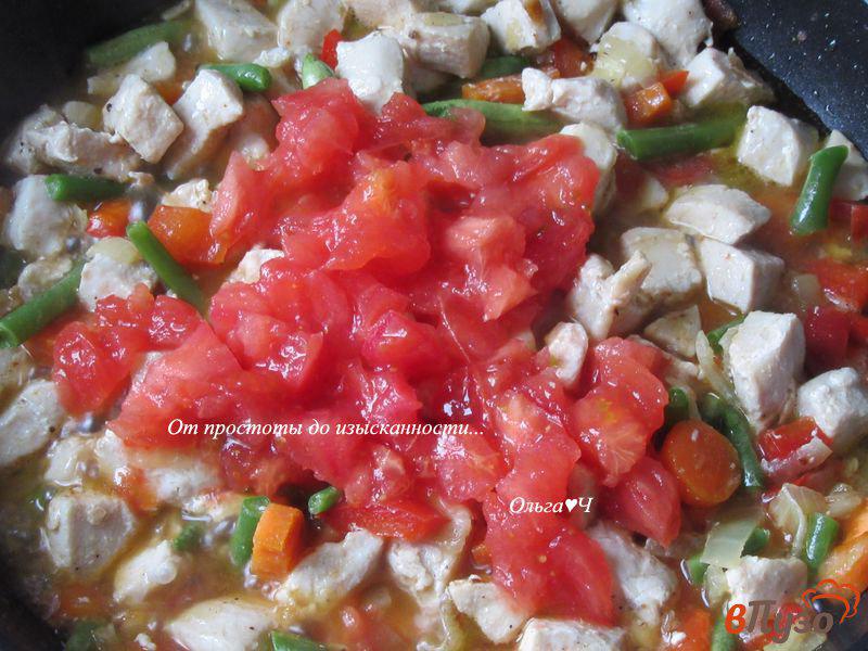 Фото приготовление рецепта: Куриные грудки с овощами шаг №6
