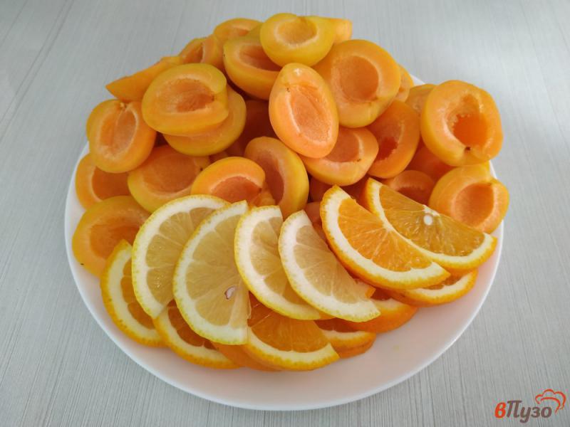 Фото приготовление рецепта: Абрикосовый компот с апельсином и лимоном шаг №2