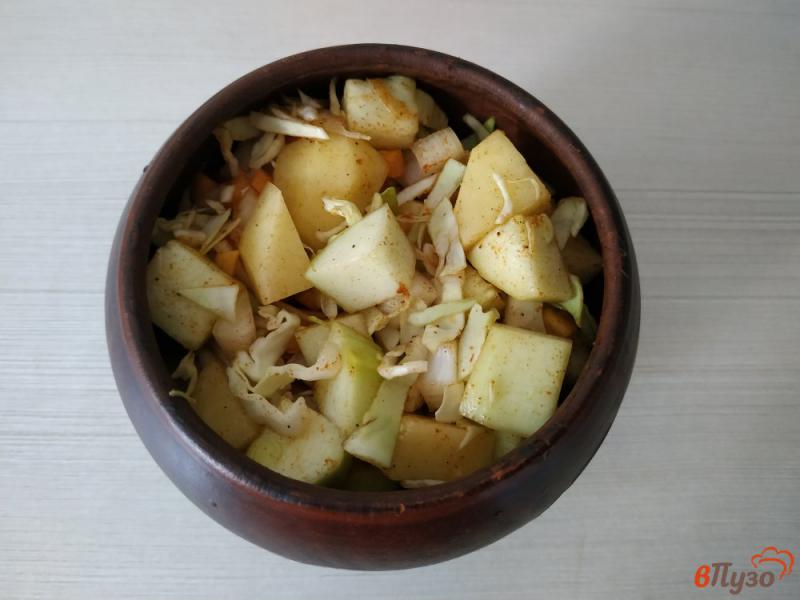 Фото приготовление рецепта: Овощное рагу с картошкой в духовке шаг №7