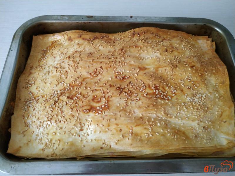 Фото приготовление рецепта: Сырный пирог из слоёного теста фило шаг №10