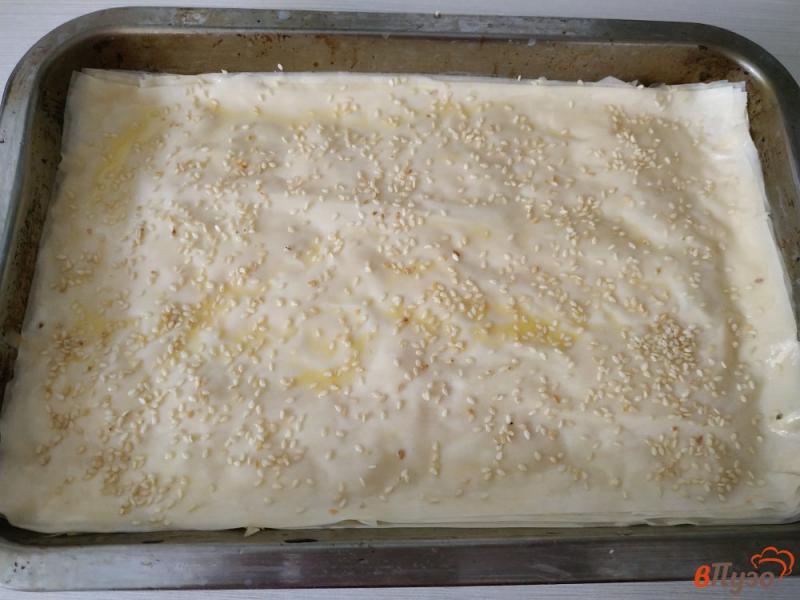 Фото приготовление рецепта: Сырный пирог из слоёного теста фило шаг №9