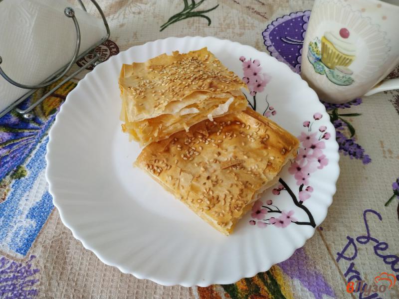 Фото приготовление рецепта: Сырный пирог из слоёного теста фило шаг №11