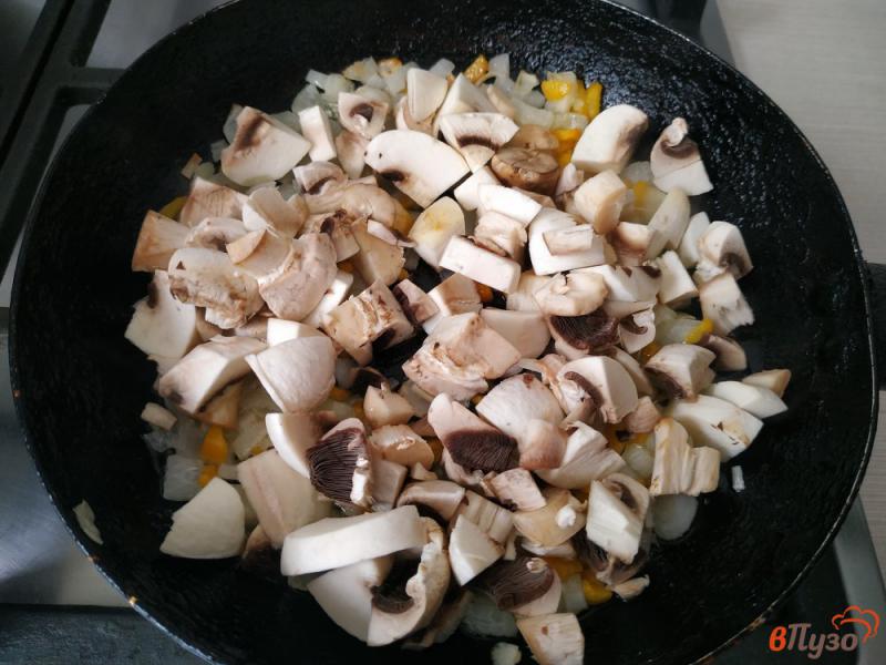 Фото приготовление рецепта: Постный кукурузный суп с шампиньонами шаг №5