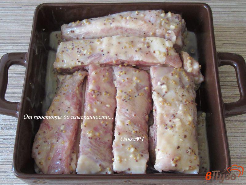 Фото приготовление рецепта: Свиные ребрышки в соево-горчичном соусе шаг №4
