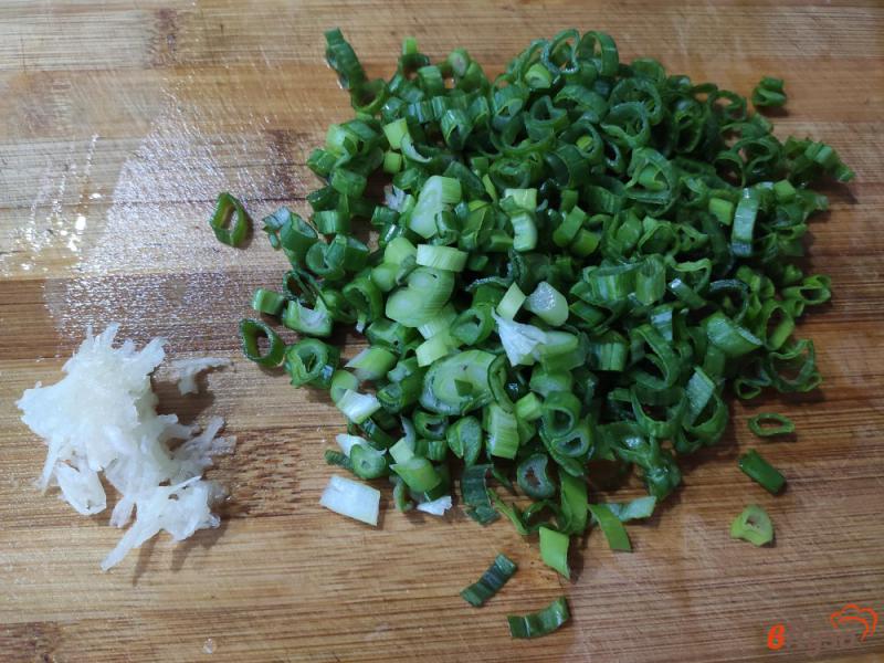 Фото приготовление рецепта: Овощной салат со сметаной шаг №2