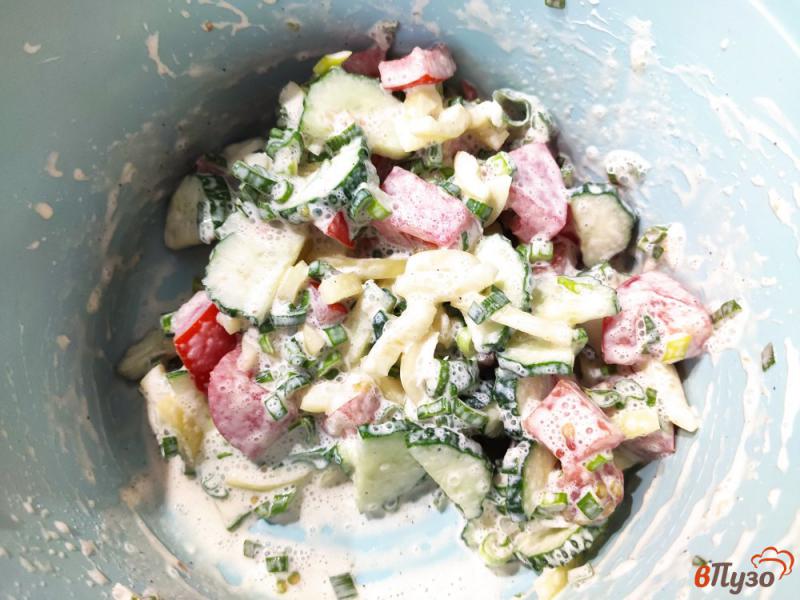 Фото приготовление рецепта: Овощной салат со сметаной шаг №4