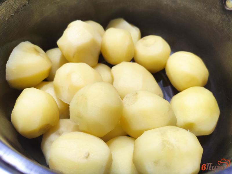 Фото приготовление рецепта: Молодой картофель с мясными шариками шаг №1