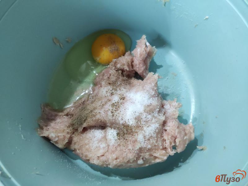 Фото приготовление рецепта: Молодой картофель с мясными шариками шаг №2