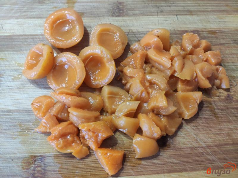 Фото приготовление рецепта: Оладьи с консервированными абрикосами шаг №1