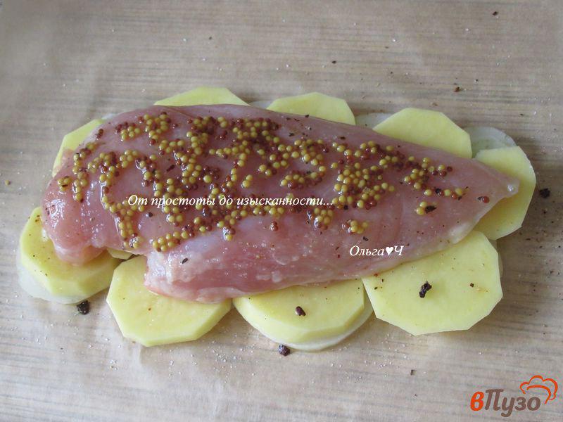 Фото приготовление рецепта: Куриное филе с овощами в пергаменте шаг №4