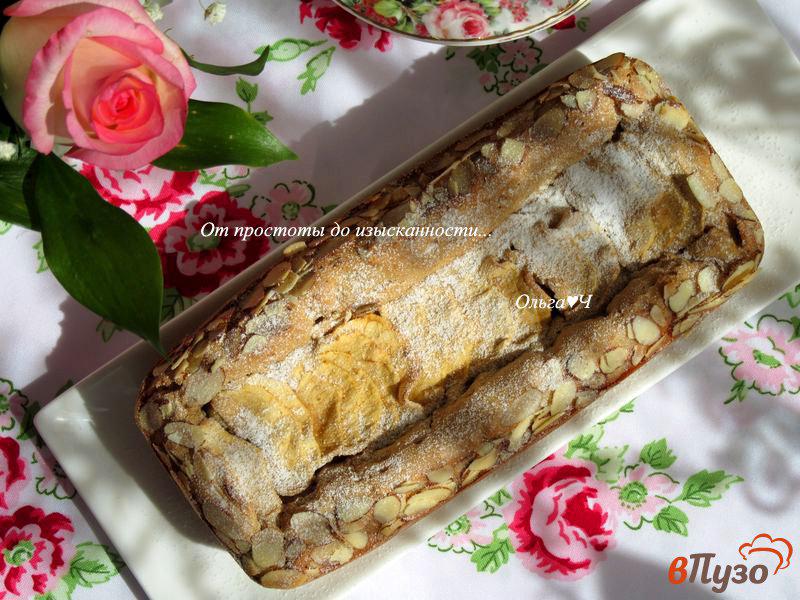 Фото приготовление рецепта: Яблочный кекс с миндальными лепестками шаг №6