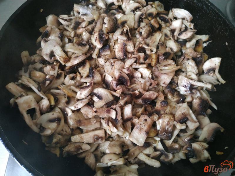 Фото приготовление рецепта: Пирог из лаваша с грибами и луком шаг №3