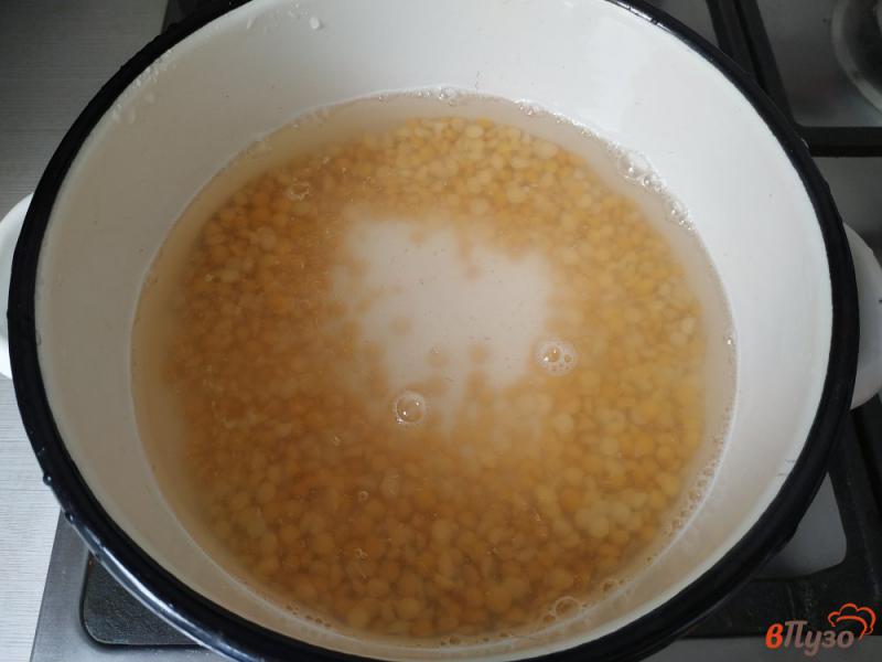 Фото приготовление рецепта: Гороховая каша с жареными грибами шаг №1