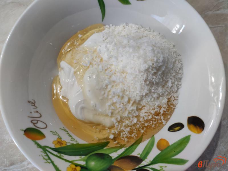 Фото приготовление рецепта: Белый шоколад с кокосовой стружкой шаг №1
