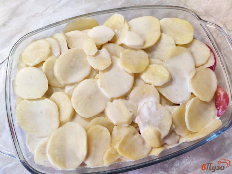 Фото приготовление рецепта: Запеканка из картофеля и пангасиуса с помидорами шаг №9