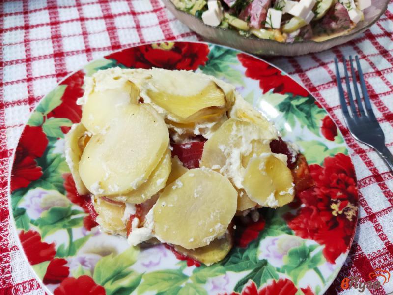 Фото приготовление рецепта: Запеканка из картофеля и пангасиуса с помидорами шаг №11