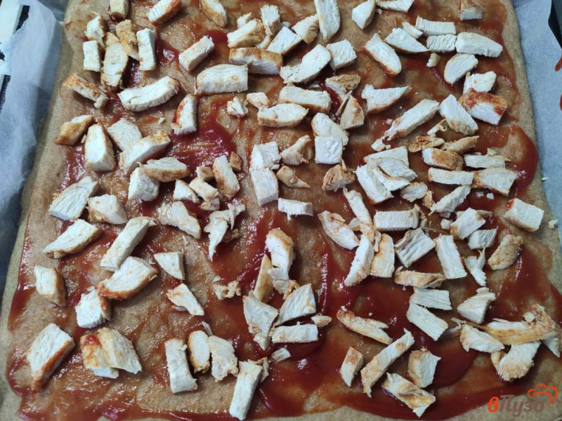 Фото приготовление рецепта: Пицца на кефире с курицей и помидорами шаг №15
