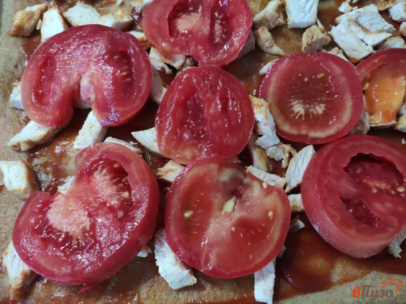 Фото приготовление рецепта: Пицца на кефире с курицей и помидорами шаг №16