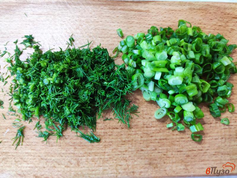 Фото приготовление рецепта: Овощной салат с плавленым сырком шаг №4