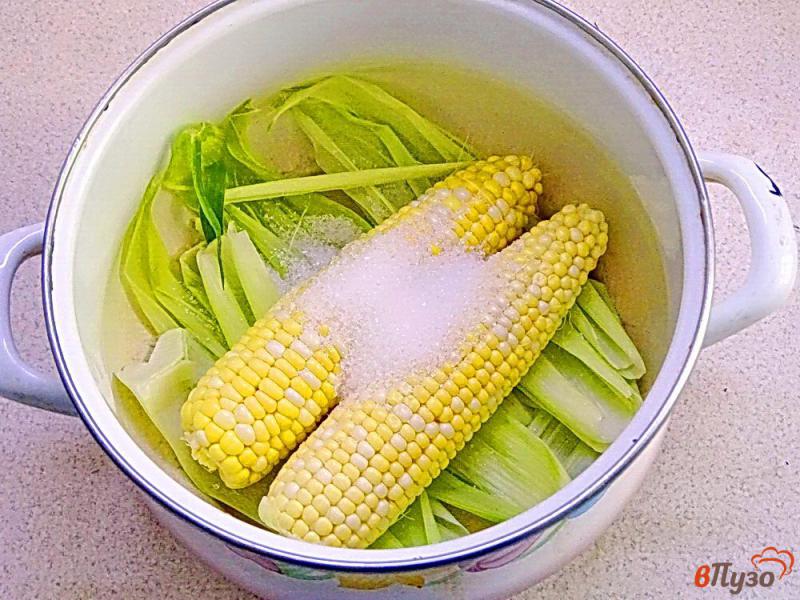 Фото приготовление рецепта: Кукуруза отварная шаг №2