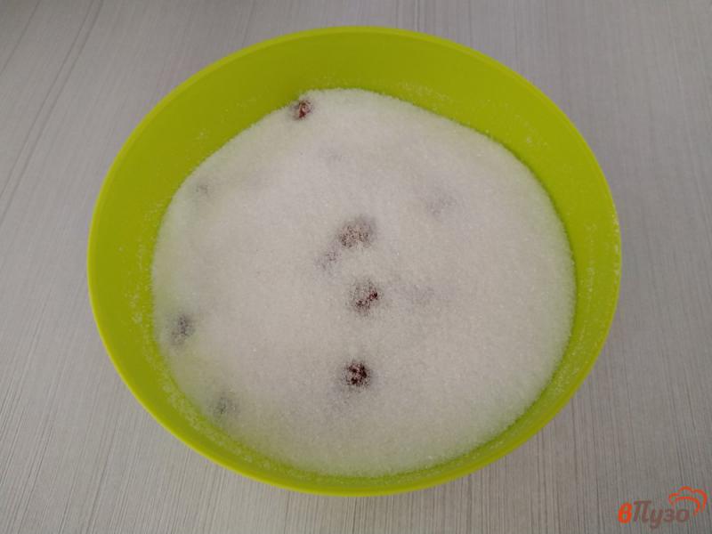 Фото приготовление рецепта: Перетертая малина с сахаром на зиму шаг №2