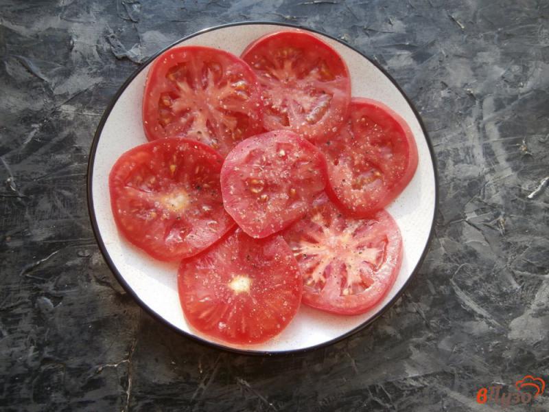 Фото приготовление рецепта: Закуска из свежих помидоров с сыром и яйцом шаг №3