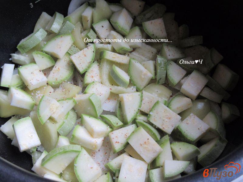 Фото приготовление рецепта: Горбуша с зелеными овощами шаг №2