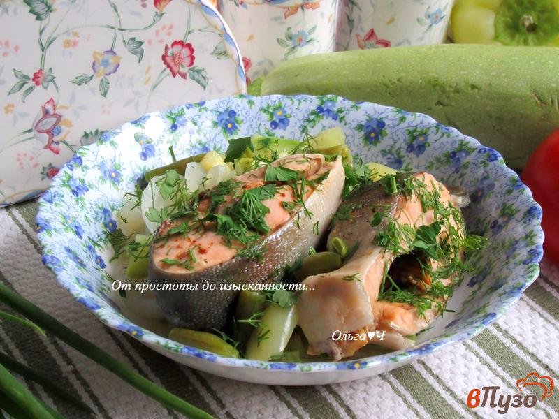 Фото приготовление рецепта: Горбуша с зелеными овощами шаг №5