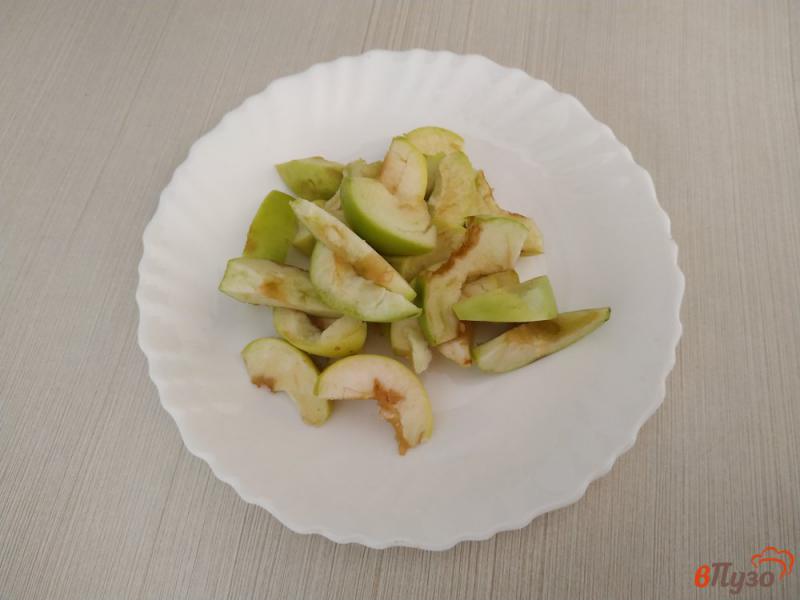 Фото приготовление рецепта: Летний компот из яблок малины красной смородины и абрикос шаг №1