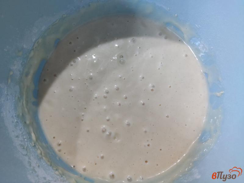 Фото приготовление рецепта: Вафли на молоке и растительном масле шаг №3