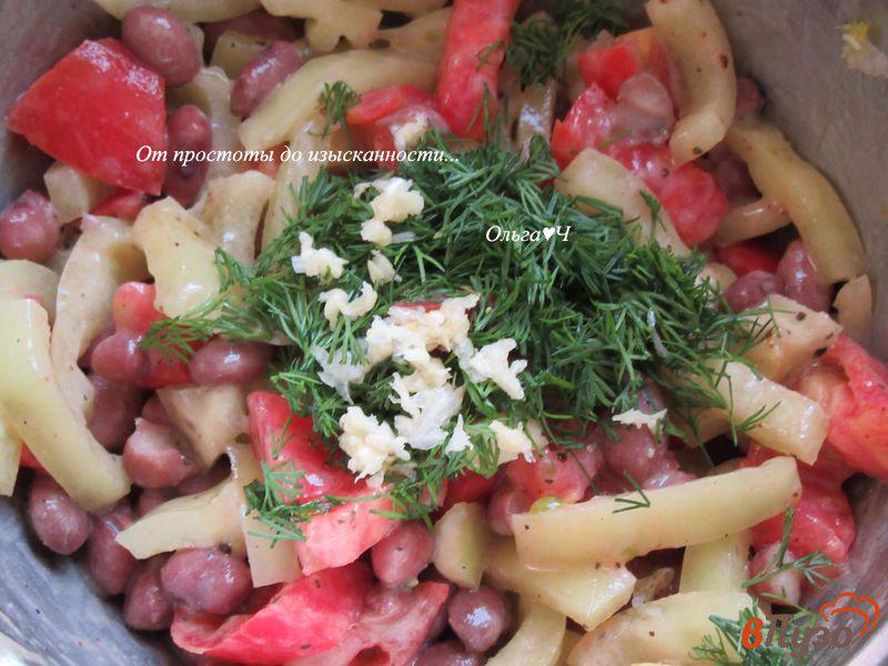 Фото приготовление рецепта: Салат из фасоли с арахисовой заправкой шаг №4
