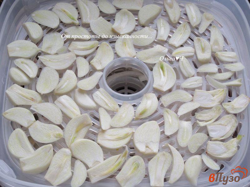 Фото приготовление рецепта: Сушеные овощи и чипсы из кабачка шаг №4