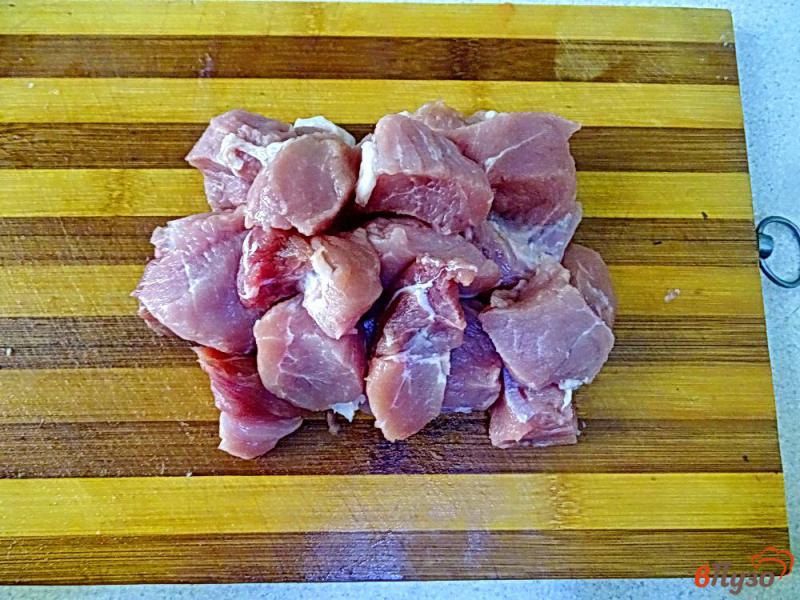 Фото приготовление рецепта: Свинина в остром томатном соусе шаг №1