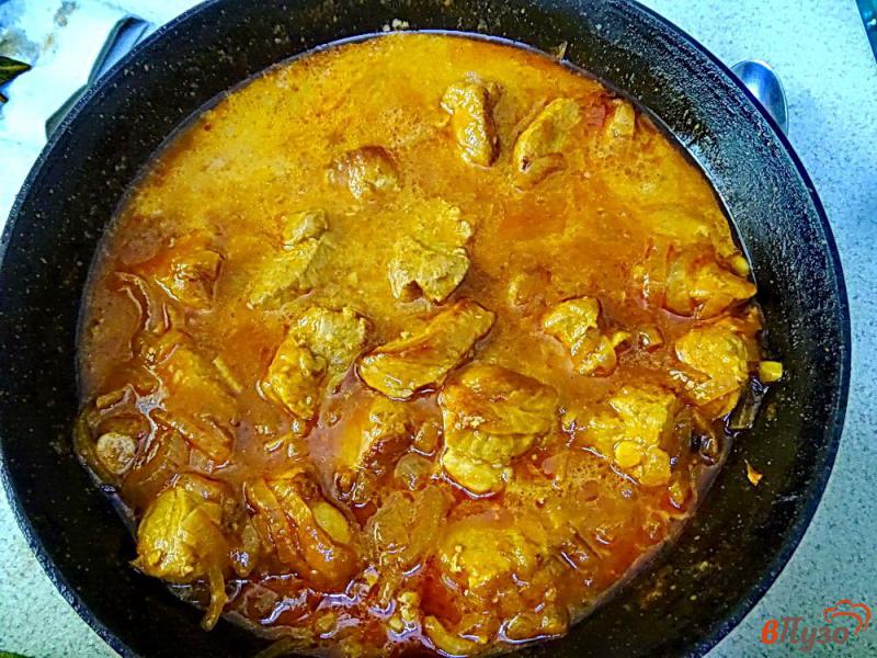 Фото приготовление рецепта: Свинина в остром томатном соусе шаг №9