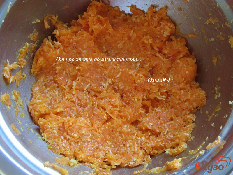 Фото приготовление рецепта: Морковно-кокосовое печенье и морковные чипсы шаг №3