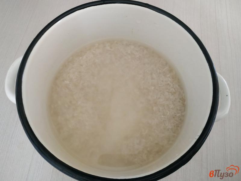 Фото приготовление рецепта: Рисовая каша с тушёнкой шаг №1
